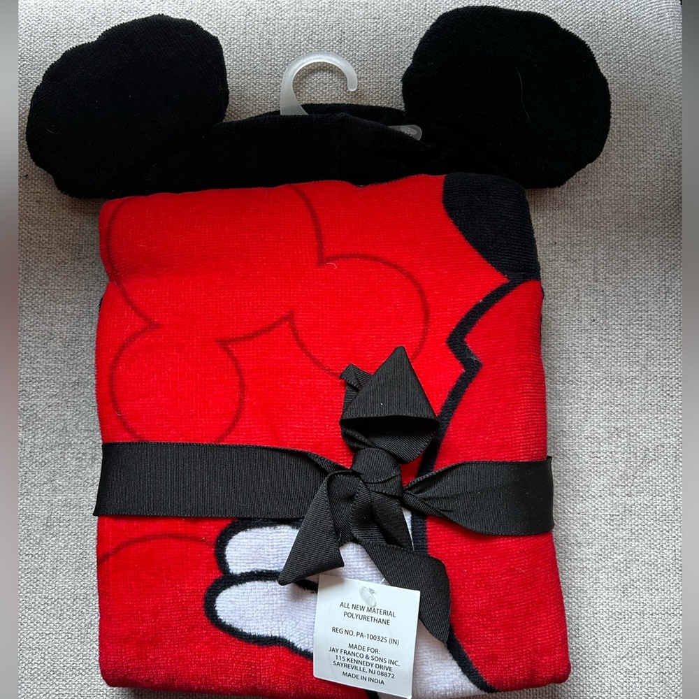 Disney Mickey Mouse Super Soft Bath Wrap with 3D Hood - Picture 2 of 5